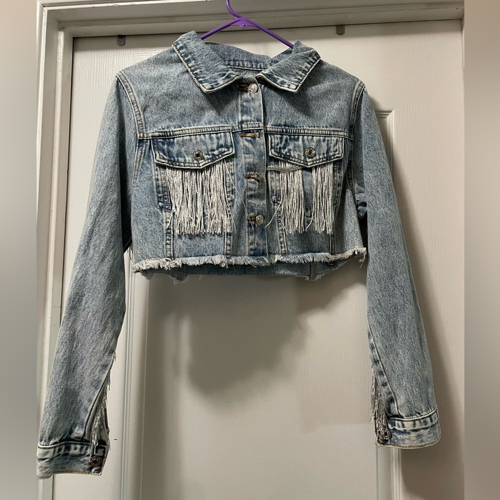 Cropped fringe Jean jacket.